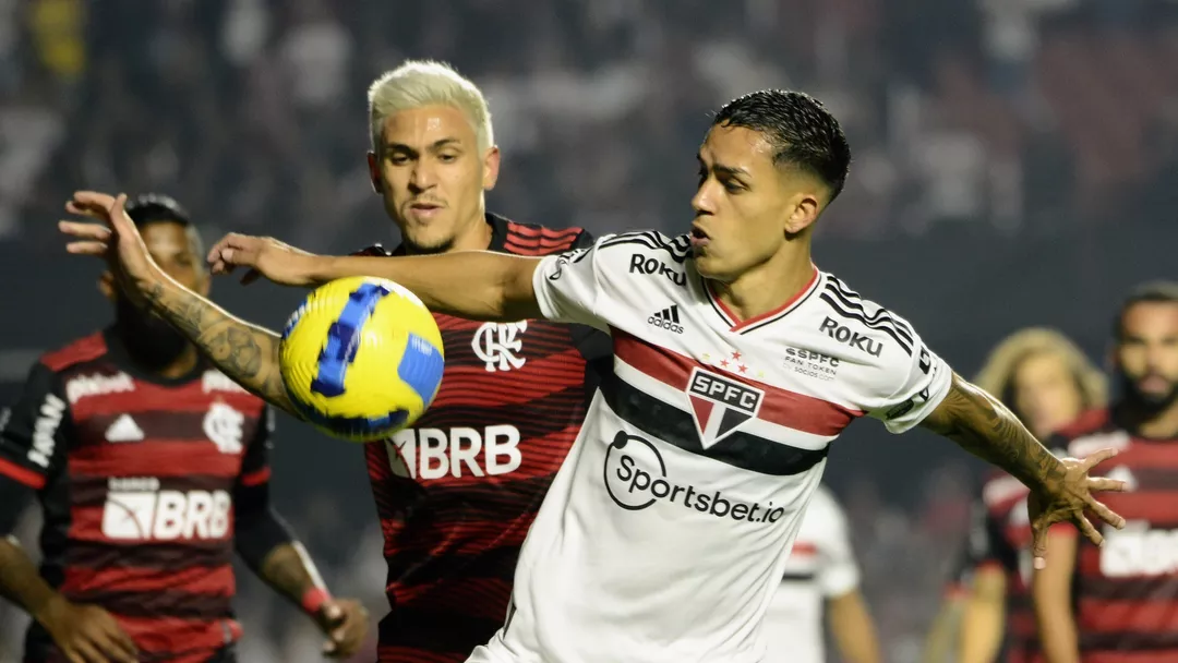 Flamengo bate o São Paulo e põe um pé na final da Copa do Brasil