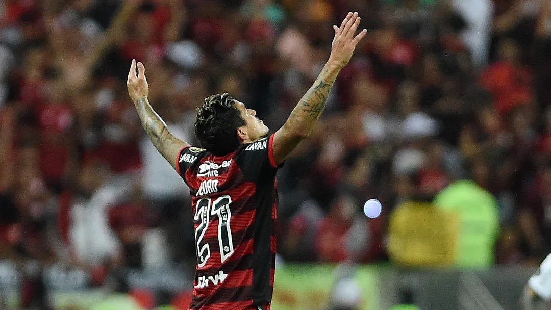 Flamengo vence novamente o Corinthians e avança na Libertadores