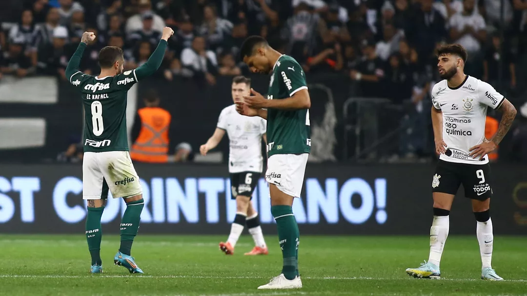 Palmeiras vence o derby e afunda Corinthians em crise