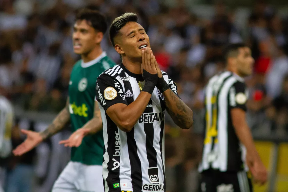 Zaracho, do Atlético-MG, lamenta gol perdido contra o Goiás, no Mineirão