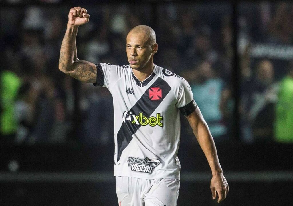 Aos 3 minutos Anderson Conceição aproveitou cruzamento de Figueiredo e testou firme para o gol. 1 a 0 para o Vasco