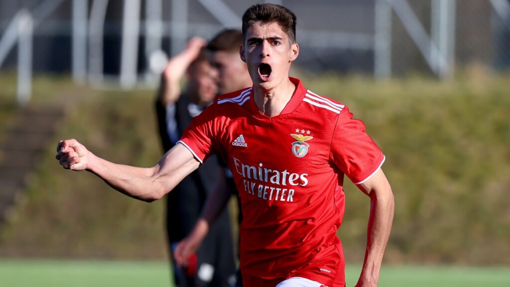 Benfica abriu o placar logo aos 17 minutos com Antônio Silva