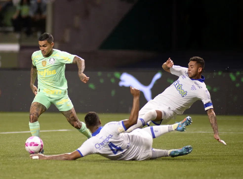 Dudu finta dois marcadores antes de fazer gol pelo Palmeiras