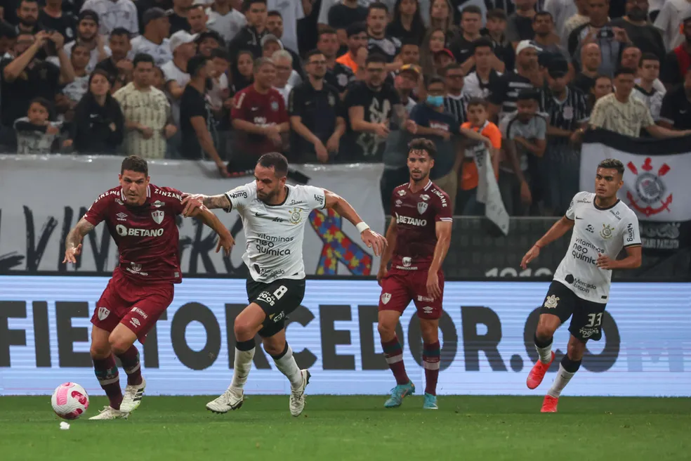 Fluminense vence o Corinthians na Neo Química Arena