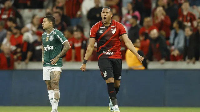 Matheus Felipe comemora em Athletico-PR x Palmeiras