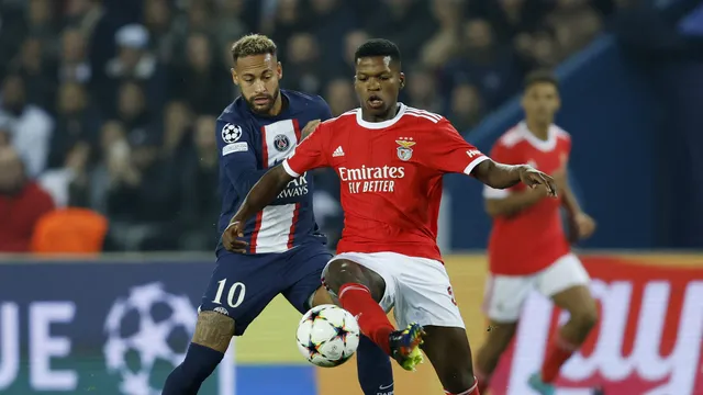 Neymar em ação em PSG x Benfica