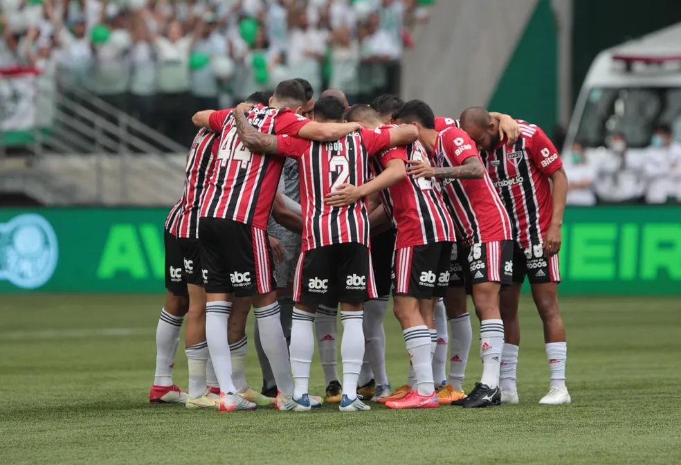 Palmeiras x São Paulo Tricolor segura o empate com dois a menos