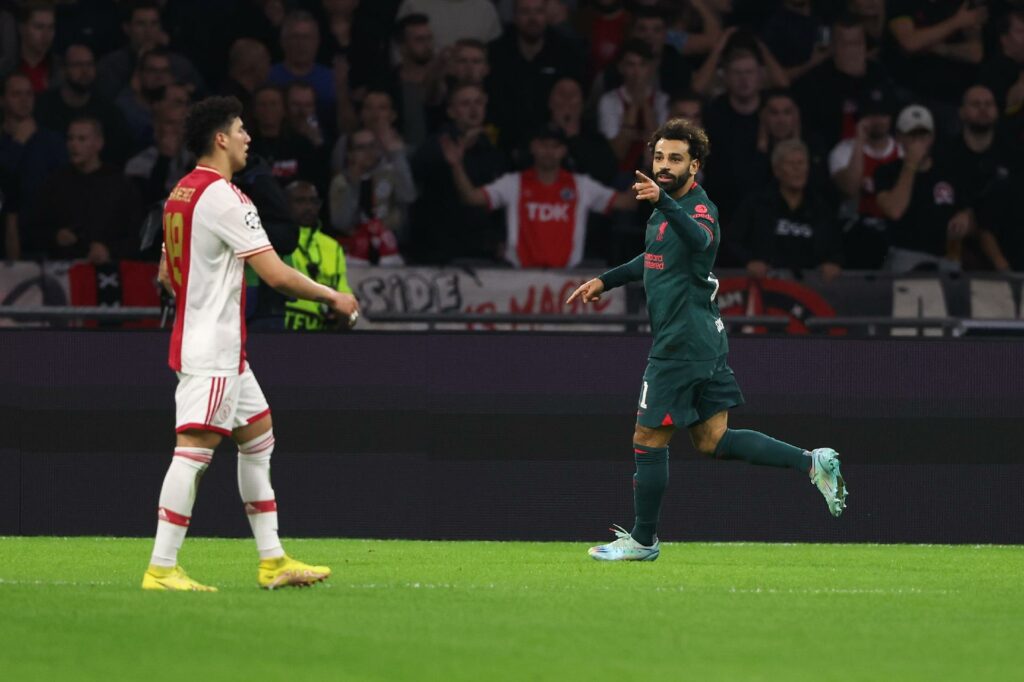 Salah comemora gol do liverpool sobre o ajax