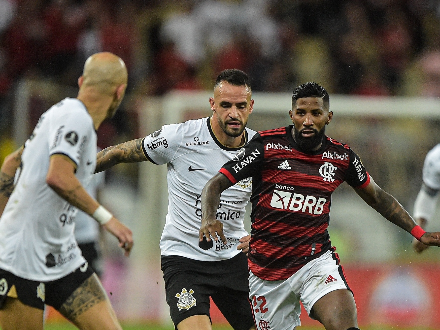 Em ritmo de festa Flamengo recebe o Corinthians que briga por Libertadores