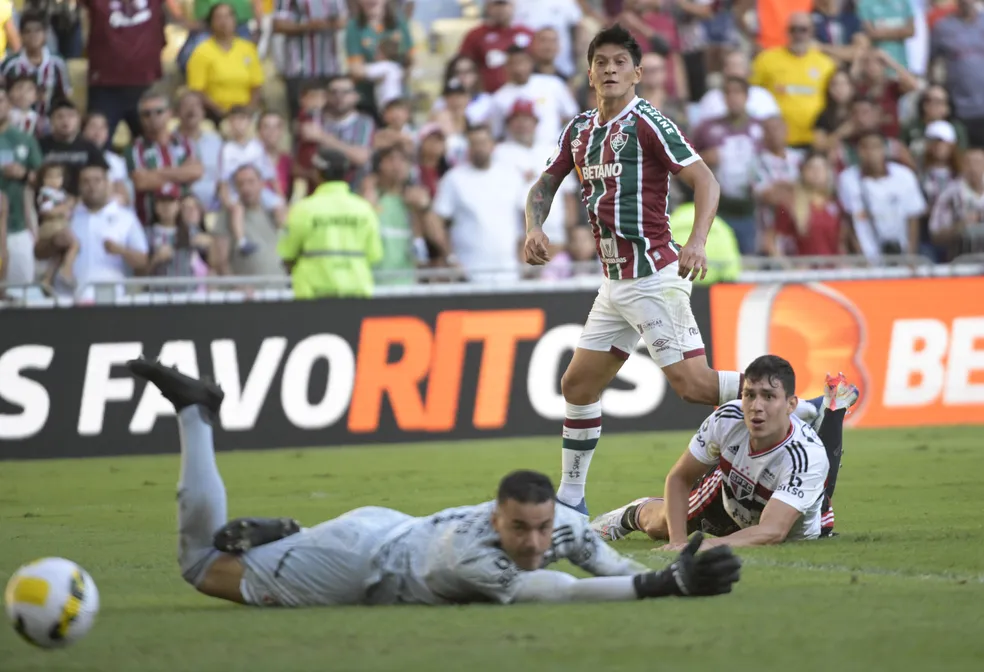 Felipe Alves e Ferraresi em jogo do São Paulo x Internacional