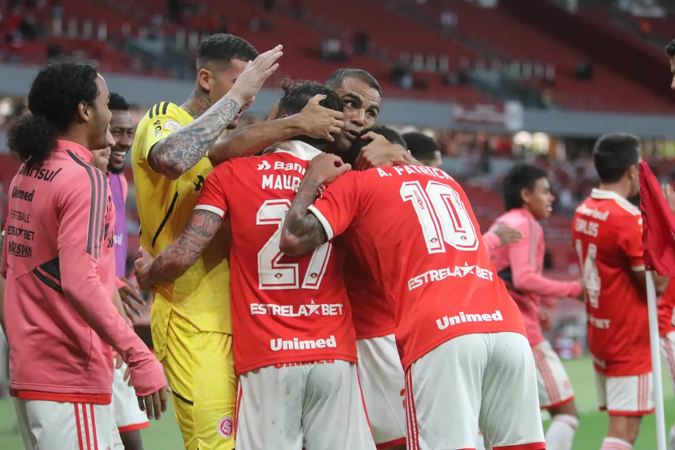 Internacional 2 x 0 Athletico Paranaense - Colorado vence o Furacão e mantém o segundo lugar