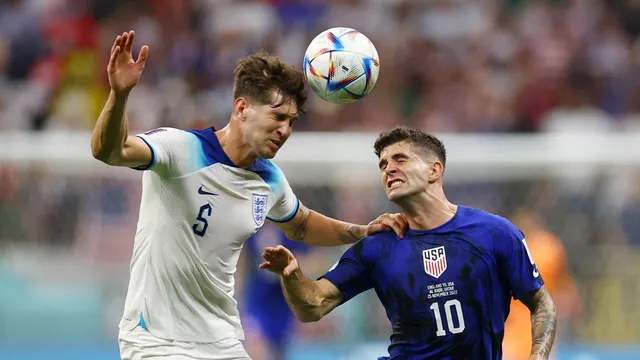 John Stones e Christian Pulisic em Inglaterra x Estados Unidos