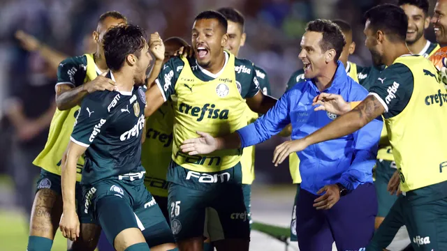 Raphael Veiga comemora gol do Palmeiras contra o Botafogo-SP