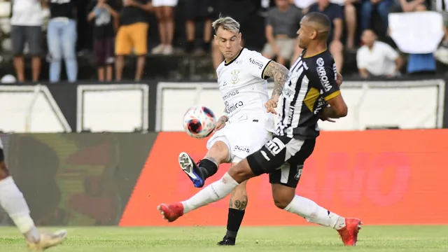 Róger Guedes chuta cruzado em Corinthians x Inter de Limeira