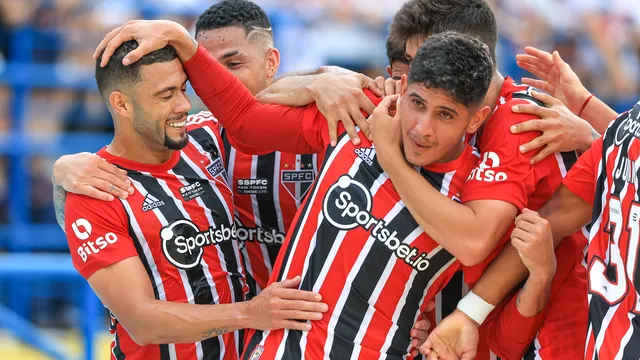 Alan Franco comemora gol em Santo André x São Paulo