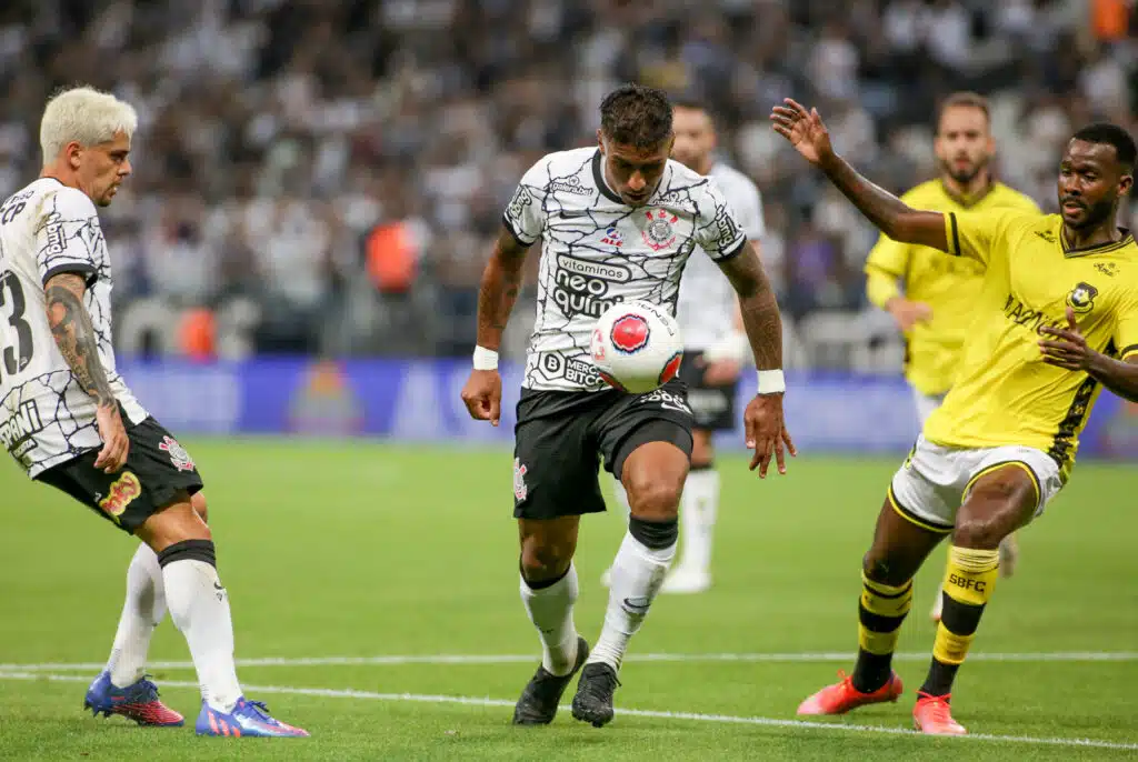 Corinthians enfrenta o São Bernardo pelo Campeonato Paulista