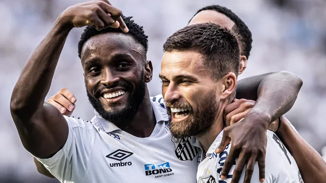 Mendoza e Lucas Lima em Santos x Portuguesa