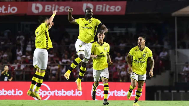 Rodrigo Souza comemora gol em São Paulo x São Bernardo