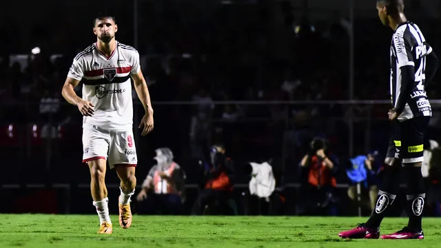 São Paulo 3 x 1 Santos Tricolor amassa o Peixe e vence clássico no Morumbi