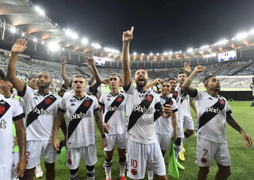 Vasco 2 x 0 Botafogo - Em jogo tenso, Vasco aproveita expulsões e vence o clássico