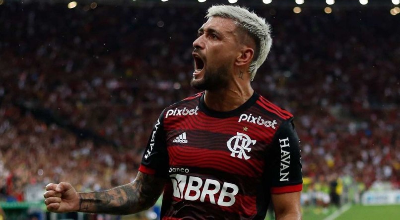 Arrascaeta marcar o gol. 1 a 0 para o Flamengo