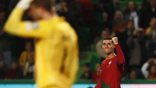 Cristiano Ronaldo comemora gol em Portugal x Liechtenstein pelas eliminatórias da Eurocopa