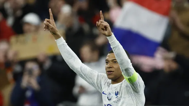 França atropela a Holanda em noite inspirada de Mbappé