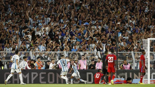 Gol de Almada no amistoso Argentina x Panamá