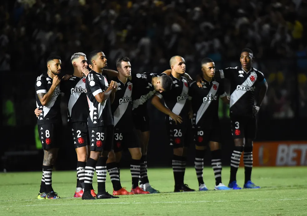 Jogadores do Vasco durante a decisão por pênaltis contra o ABC