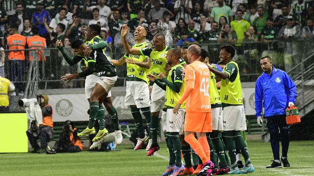 Rony comemora gol com reservas do Palmeiras