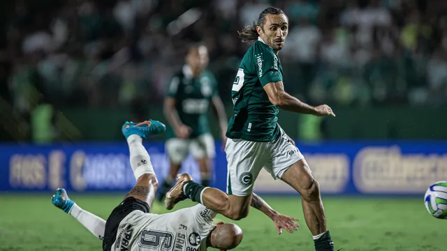 Apodi e Fábio Santos em Goiás x Corinthians