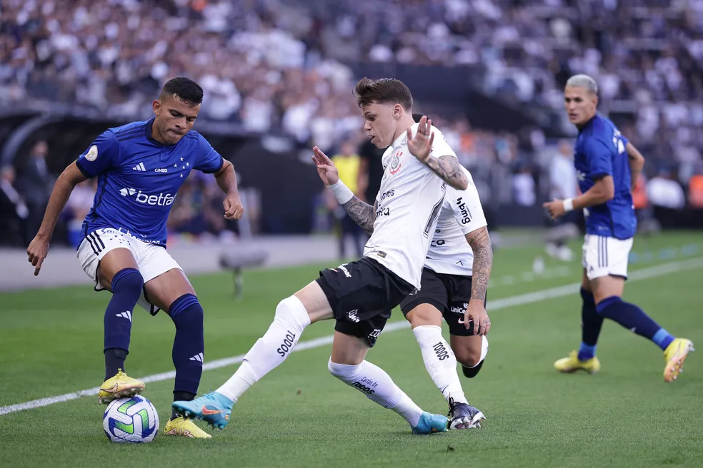 Bruno Rodrigues e Chrystian Barletta em Corinthians x Cruzeiro