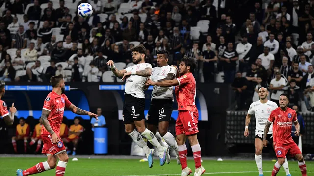 Corinthians x Argentino Juniors, Yuri Alberto e Paulinho