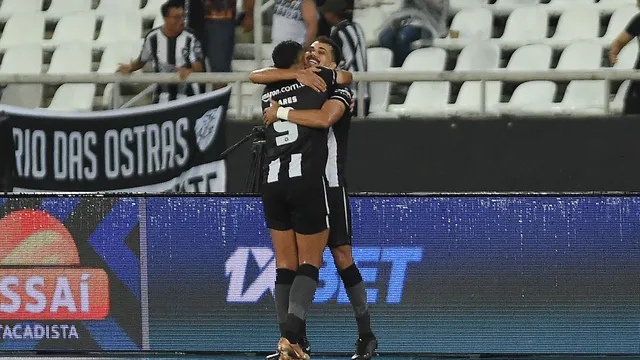 Eduardo comemora gol do Botafogo contra o São Paulo