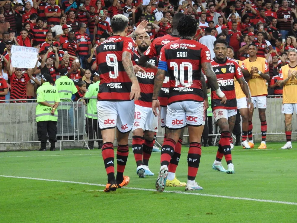 Flamengo vence com tranquilidade na estreia de Sampaoli