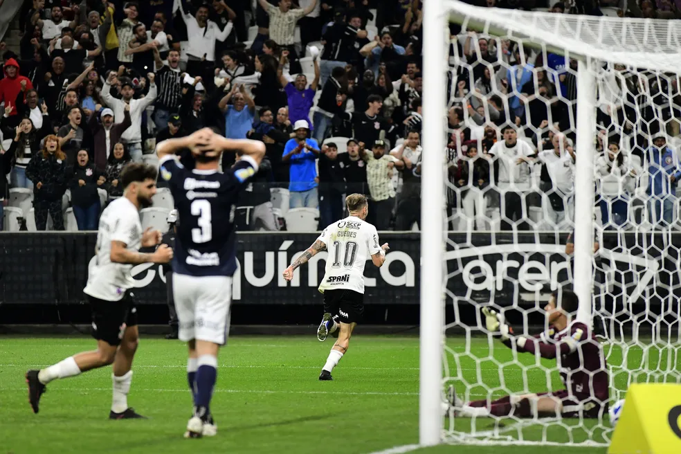 Gol de Róger Guedes em Corinthians x Remo