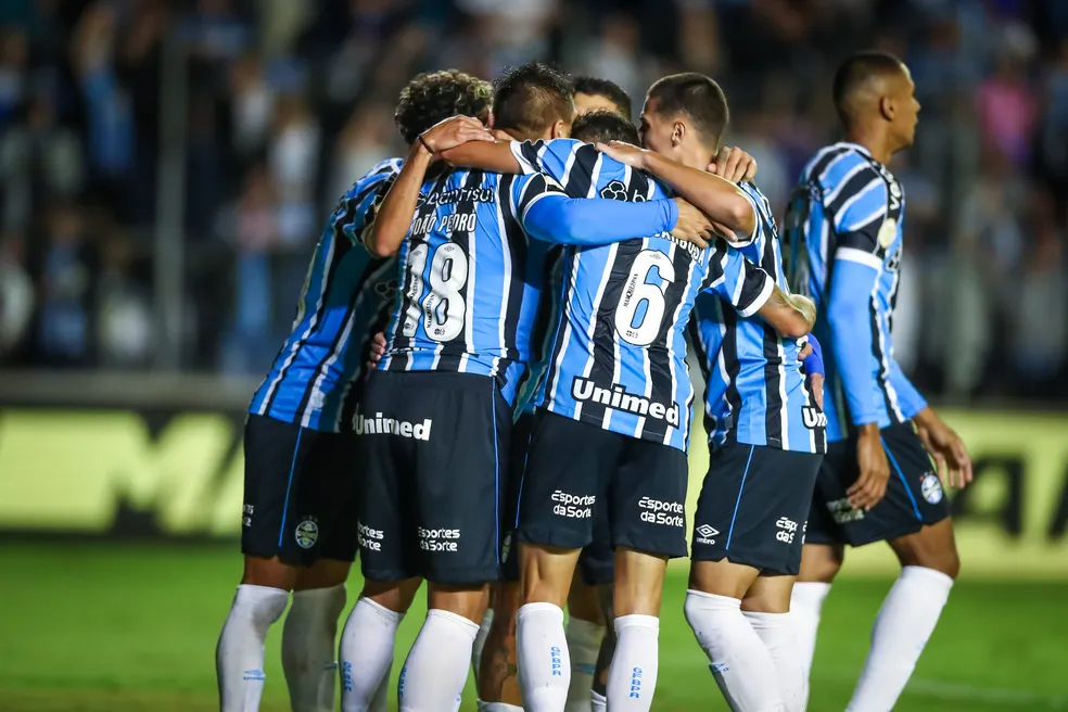 Grêmio 1 x 0 Santos Suárez perde pênalti, mas Tricolor bate o Peixe em Caxias do Sul