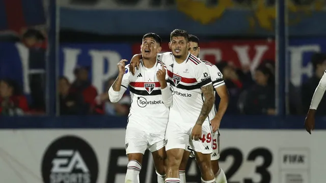 São Paulo vence o Tigres na Argentina em partida segura