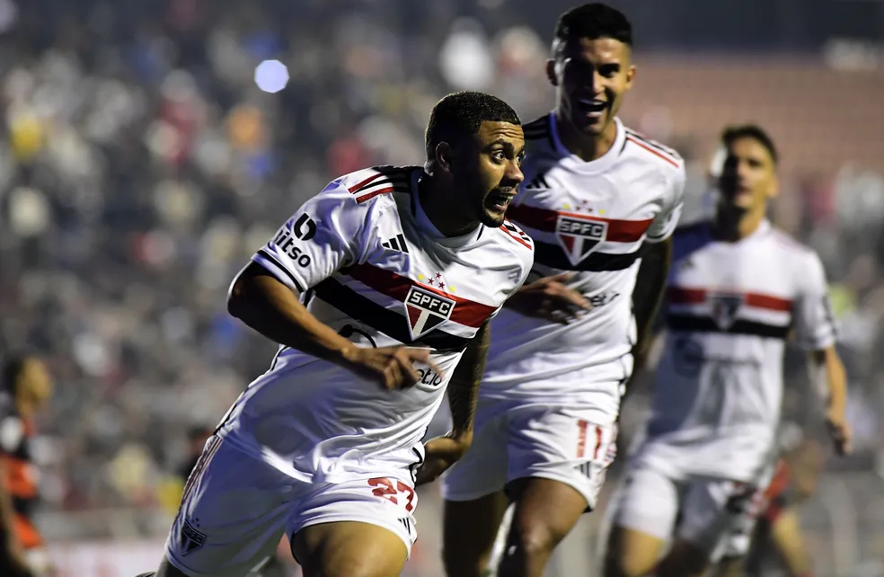 Wellington Rato comemora gol do São Paulo contra o Ituano