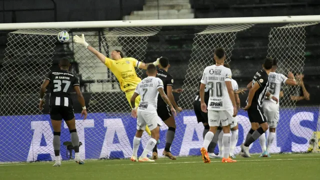 Defesa de Cássio em Botafogo x Corinthians