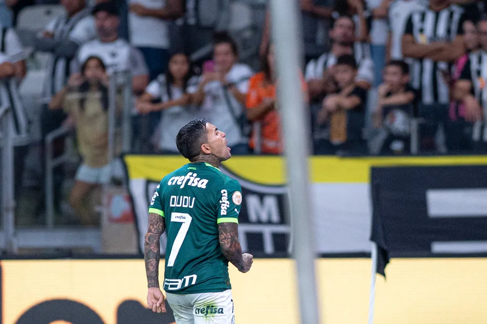 Dudu comemora o gol em Atlético-MG x Palmeiras