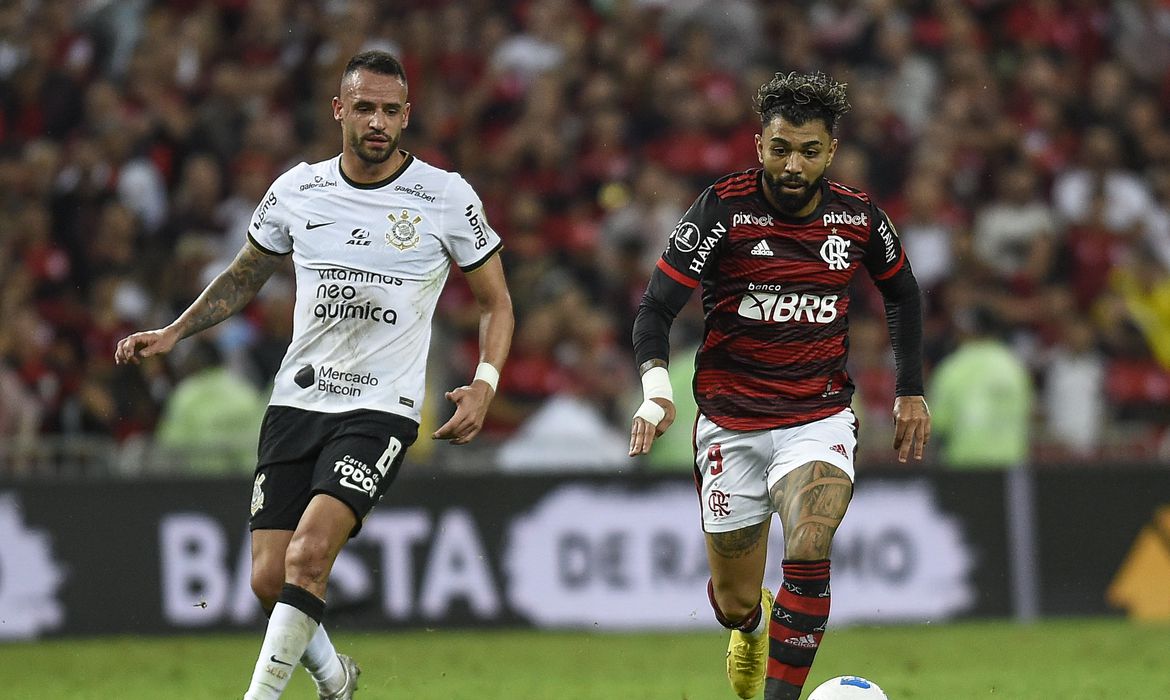 Flamengo enfrenta o Corinthians no Maracanã pelo Brasileirão