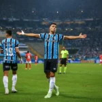 Grêmio 3 x 1 Internacional Grêmio amassa o Inter e afunda de vez o rival