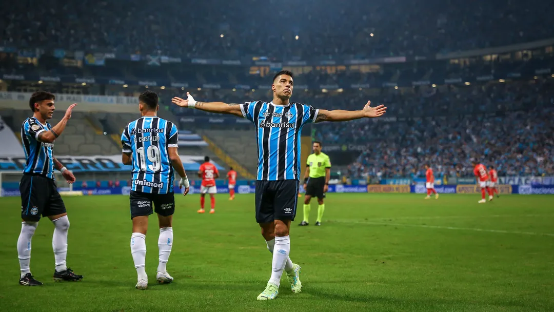 Grêmio 3 x 1 Internacional Grêmio amassa o Inter e afunda de vez o rival