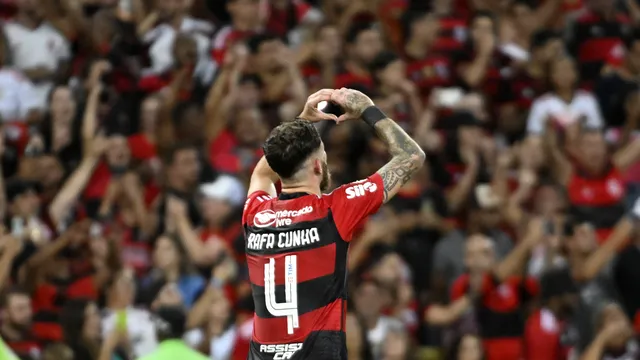 Léo Pereira comemora gol em Flamengo x Corinthians