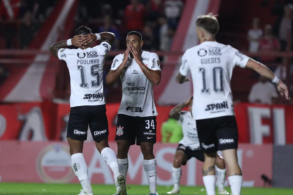 Murillo lamenta gol perdido em Argentinos Juniors x Corinthians