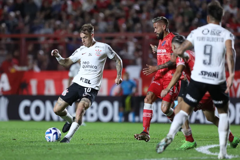 Róger Guedes em Argentinos Juniors x Corinthians