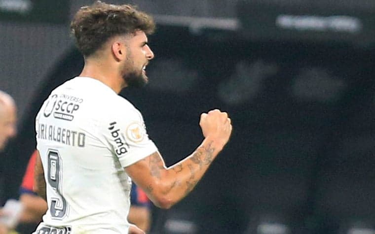 Yuri Alberto comemora gol do Corinthians contra o Fortaleza