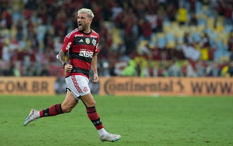 Arrascaeta abriu o placar para o Flamengo no Maracanã