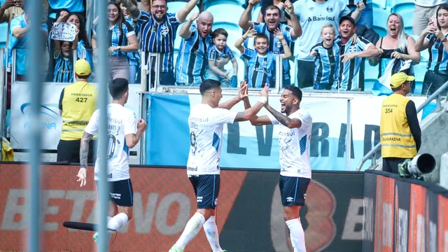 Grêmio 2 x 1 São Paulo - De virada, Grêmio bate o São Paulo na Arena